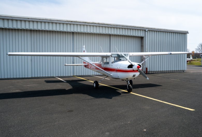 Cessna Reims 150 Aero-Club Herzogenaurach e. V. Flugzeug, Piloten und Flügschüler